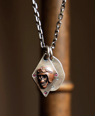 Sterling-Rubin-Halskette mit Totenkopfanhänger