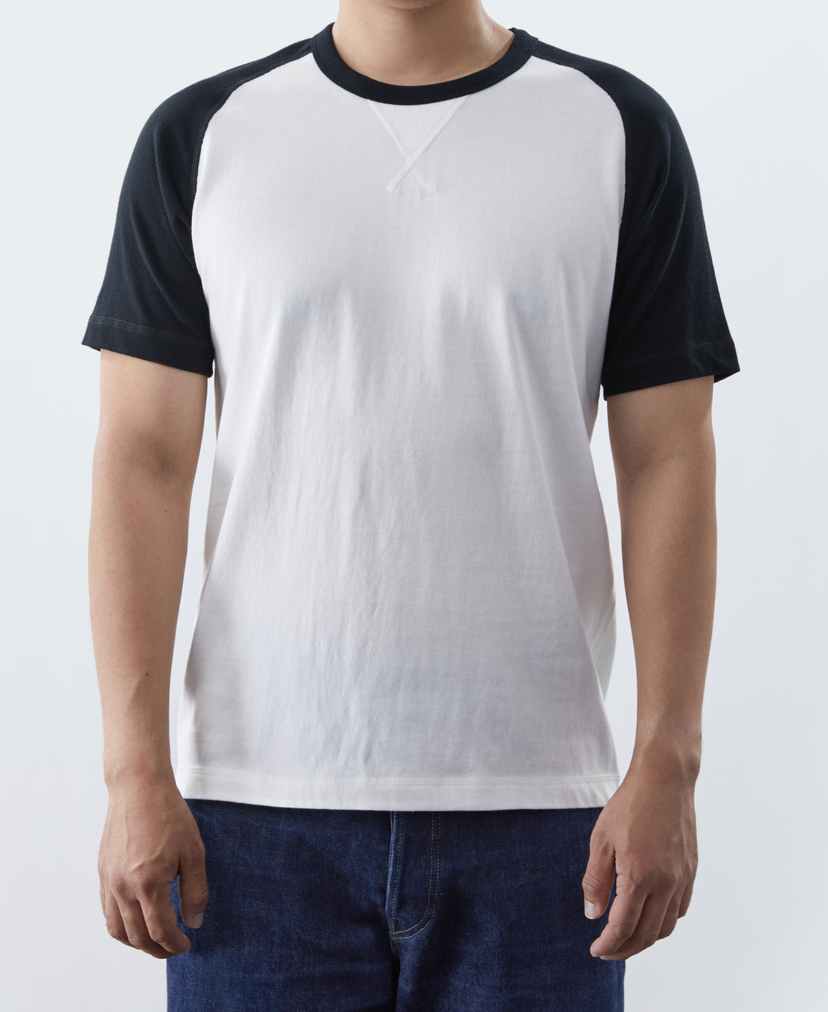 7.2 oz Cotton Contrast-Tipped Tubular Raglan V-Gusset T-Shirt - Black/White