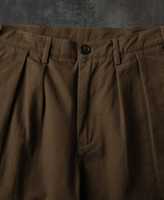 closure detail of Classic Fit Two-pleated Chino - Brown