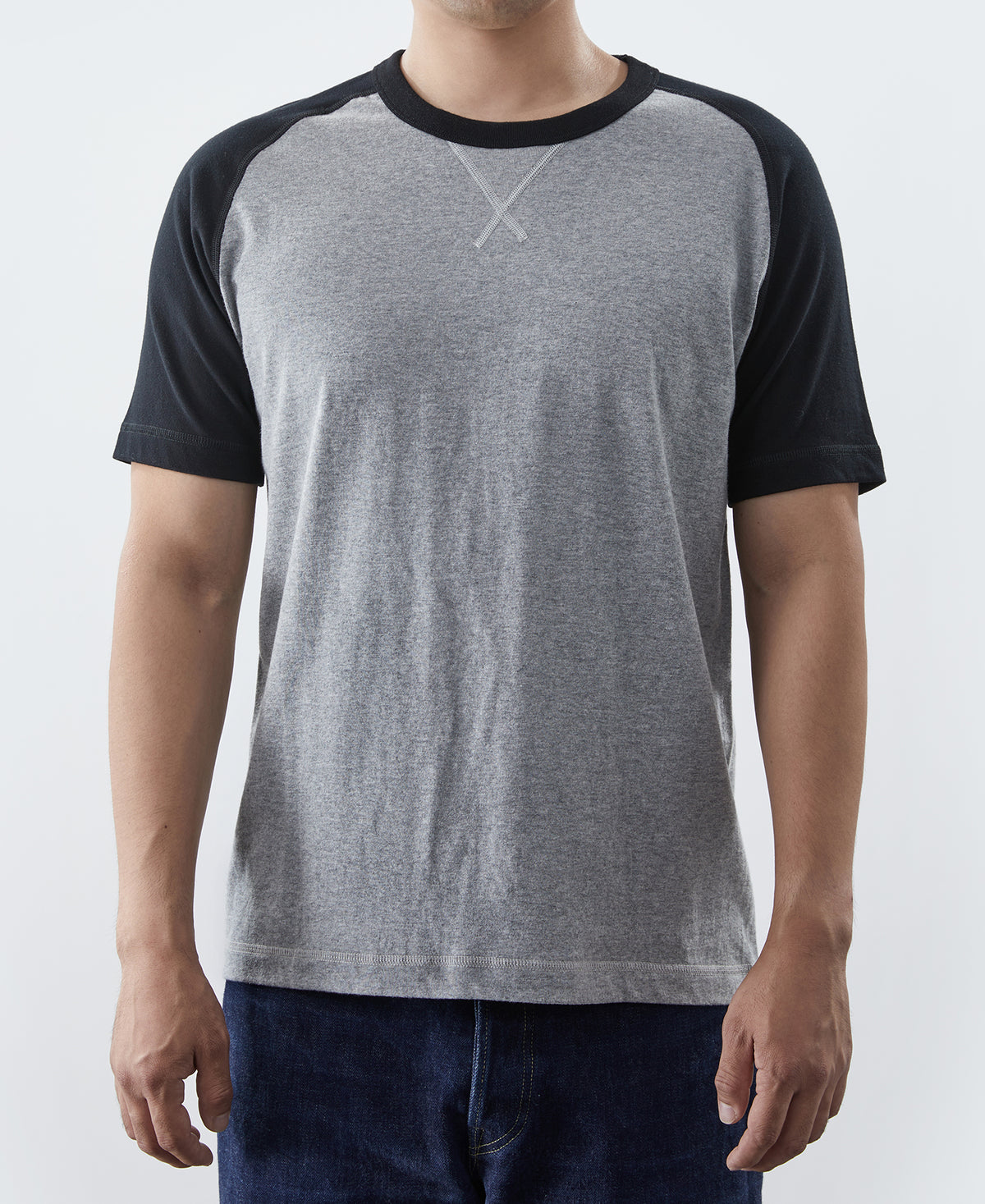 7.2 oz Cotton Contrast-Tipped Tubular Raglan V-Gusset T-Shirt - Black/Gray