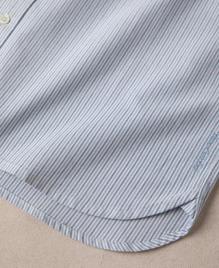 Shirt pocket edge and curved hem with blue stripe stitching