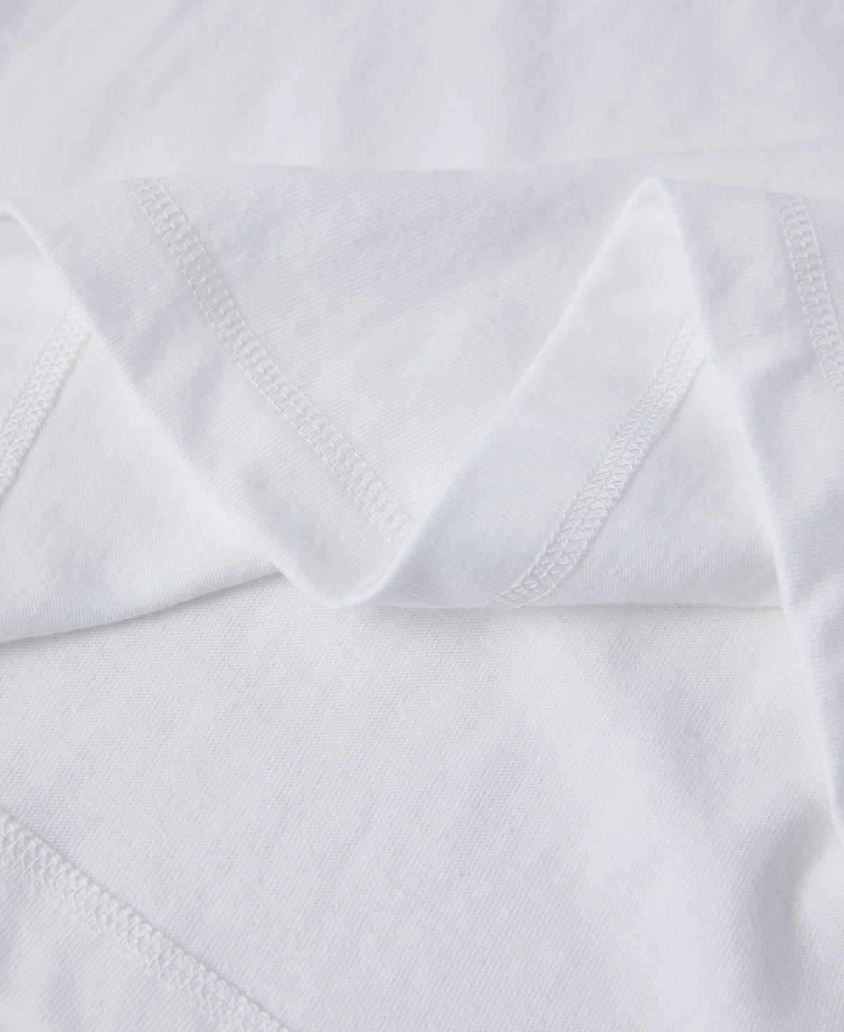 7.2 oz Cotton Contrast-Tipped Tubular Raglan V-Gusset T-Shirt - Black/White