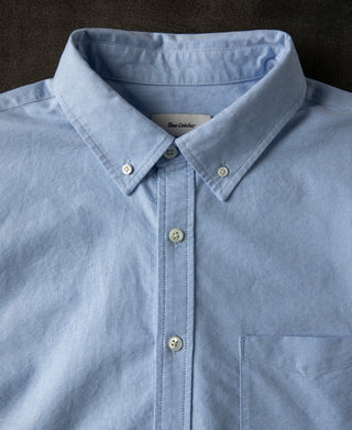 button down collar of 1960s Classic Button Down Oxford Shirt in Blue
