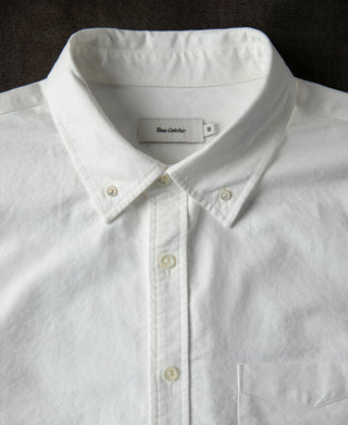 button down collar of 1960s Classic Button Down Oxford Shirt - White