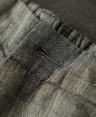 buttonhole detail of Relaxed Ramie Herringbone Shorts