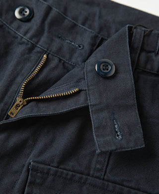 closure detail of M-42 Canvas Cargo Shorts - Navy