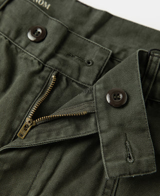 closure detail of M-42 Canvas Cargo Shorts - Dark Olive