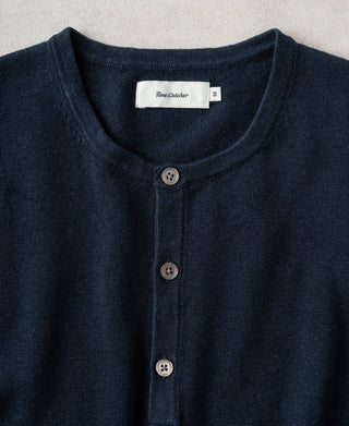Collar Detail of Linen Cotton Blend Knit Henley T-shirt