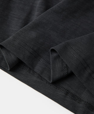 hem detail of dark gray heavyweight slub cotton short sleeve t-shirt