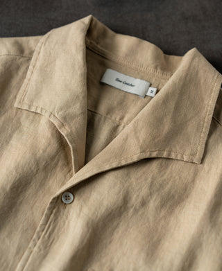 neckline detail of 1950s Italian Collar Linen Short Sleeve Shirt - Light Coffee