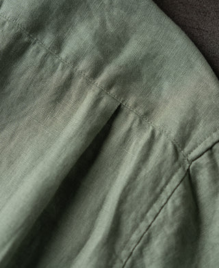 shoulder detail of 1950s Italian Collar Linen Short Sleeve Shirt - Sage