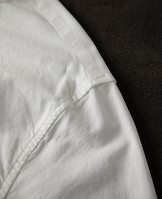 shoulder detail of 1960s Classic Button Down Oxford Shirt - White