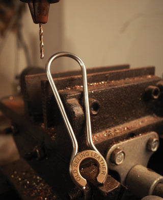 Schlüsselanhänger mit Messinganhänger im Mechaniker-Stil