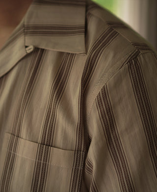 Garngefärbtes Dobby-Hemd mit offenem Kragen